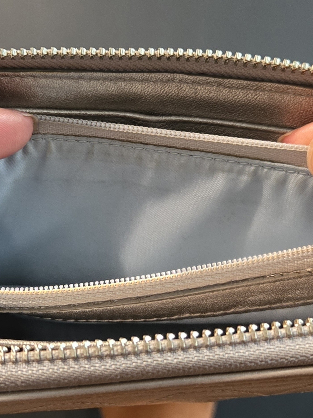 coach | zip around wallet | monogram | silver | metallic finish | vintage - Picture 4 of 11